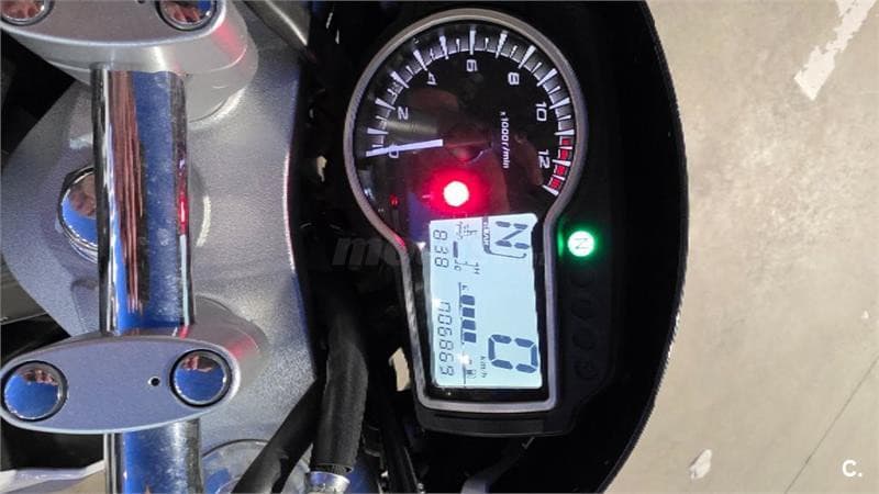 Suzuki GSR 750 – Vista 5