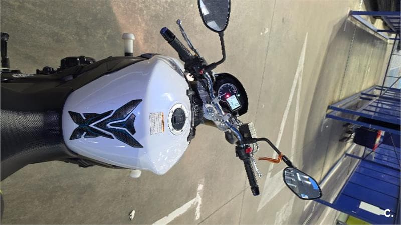 Suzuki GSR 750 – Vista 6