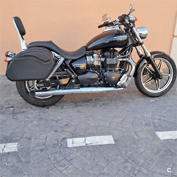 Triumph Speedmaster 900 – Vista 1