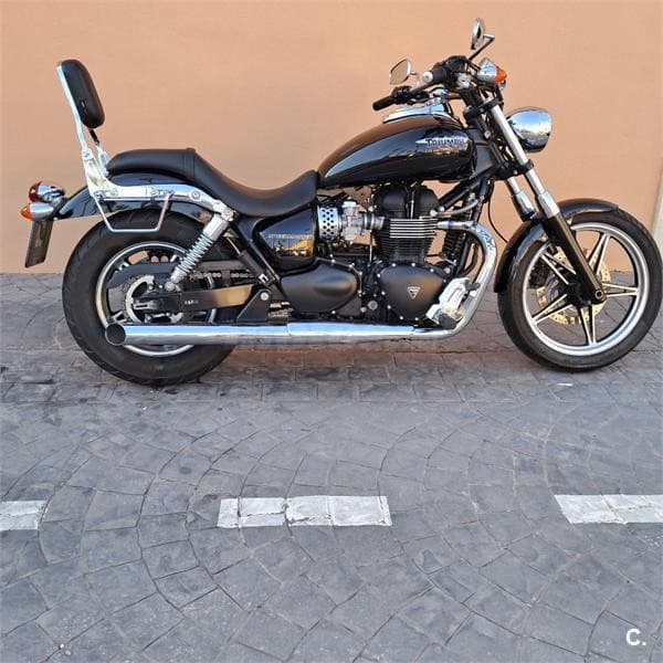 Triumph Speedmaster 900 – Vista 4