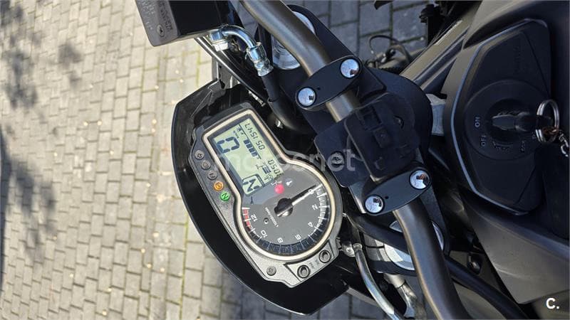 Suzuki GSR 750 – Vista 3