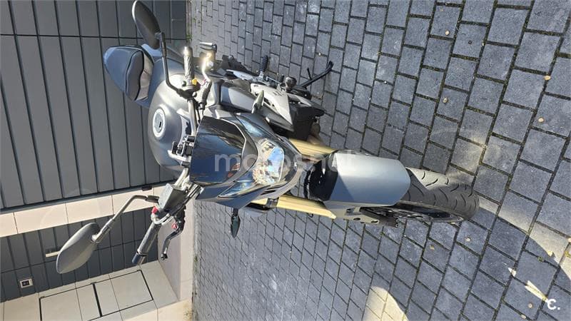 Suzuki GSR 750 – Vista 4