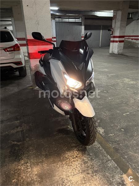 Yamaha XMAX 400 – Vista 4