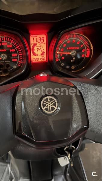 Yamaha XMAX 400 – Vista 6