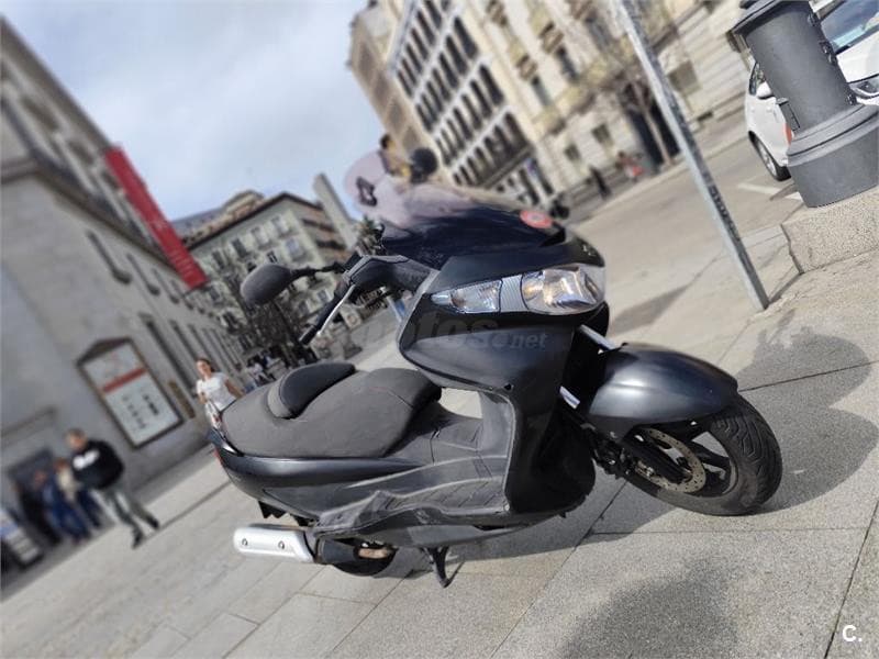 Suzuki BURGMAN 200 Executive – Vista 2