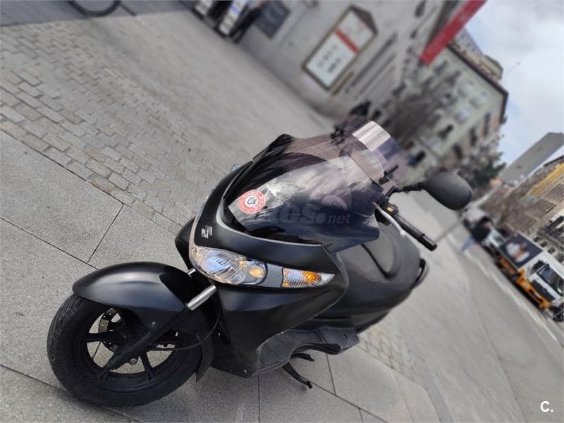 Suzuki BURGMAN 200 Executive – Vista 6