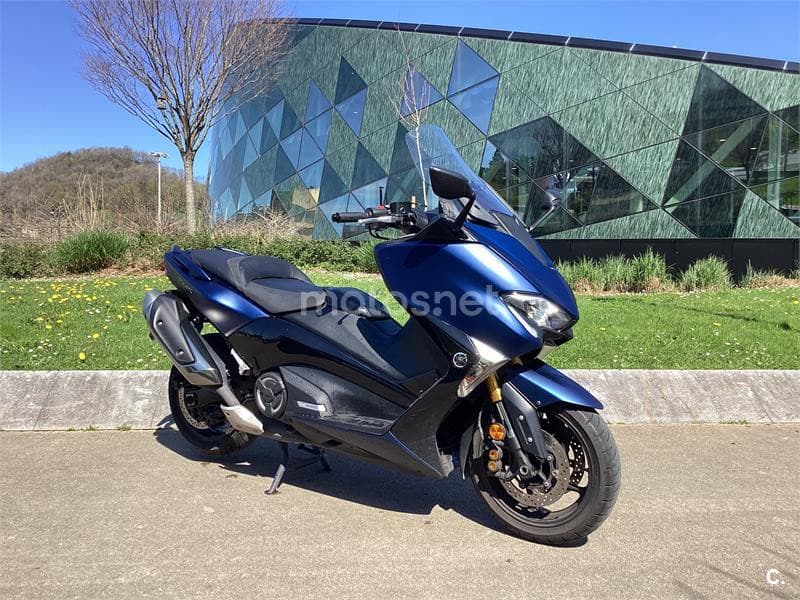 Yamaha TMAX – Vista 1