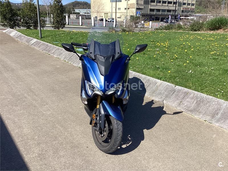 Yamaha TMAX – Vista 4