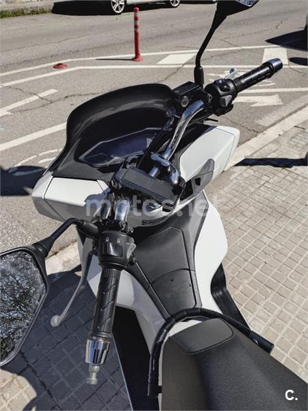 Honda PCX 125 – Vista 9