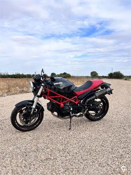 Ducati MONSTER 695 – Vista 3