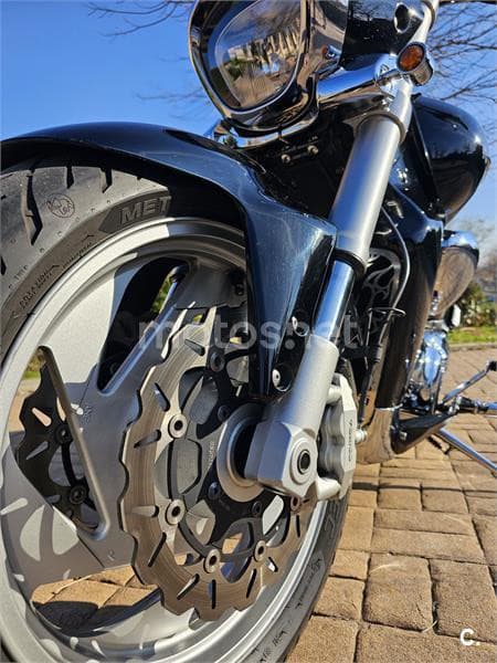 Suzuki Intruder M1800R – Vista 2