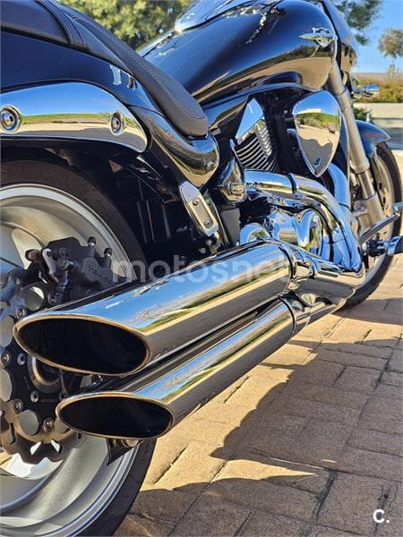 Suzuki Intruder M1800R – Vista 4