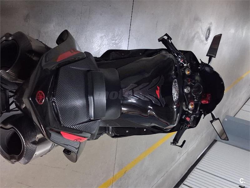 Yamaha YZF R1 – Vista 8