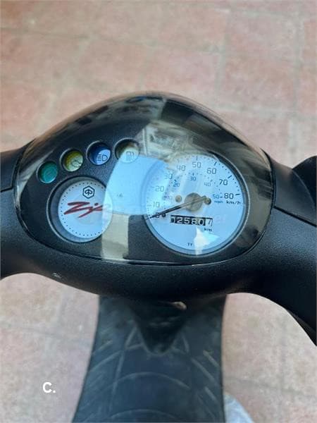 Piaggio ZIP 50 4T – Vista 5
