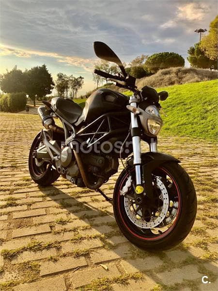 Ducati Monster 696 – Vista 3