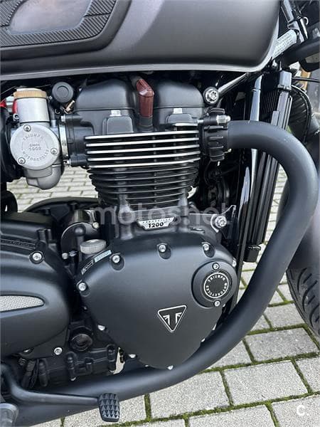 Triumph Bonneville T120 – Vista 12