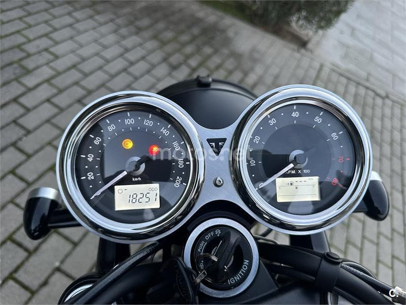 Triumph Bonneville T120 – Vista 8