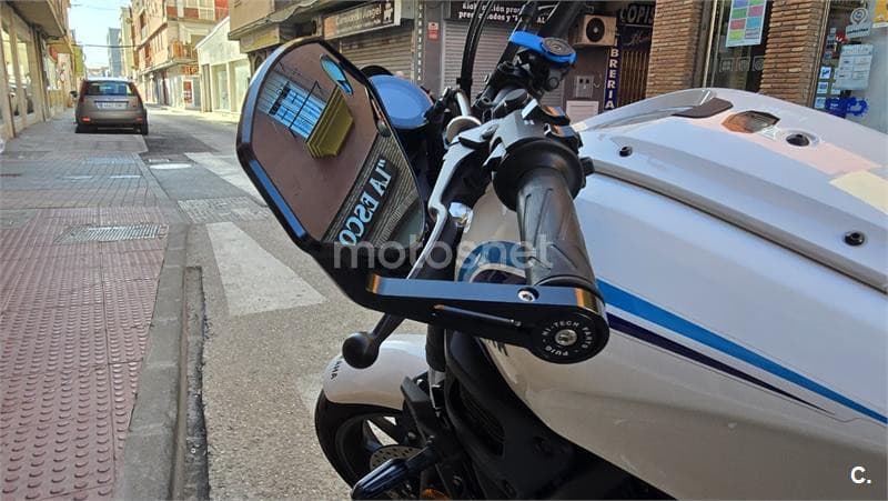 Yamaha XSR700 – Vista 7