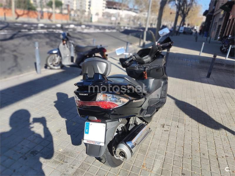 Suzuki BURGMAN 400 – Vista 4