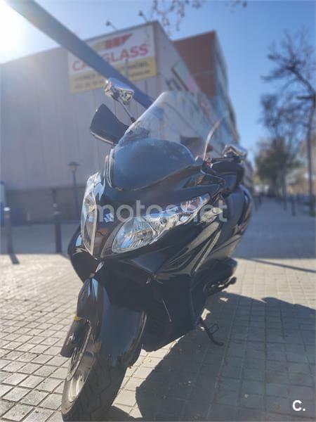 Suzuki BURGMAN 400 – Vista 7