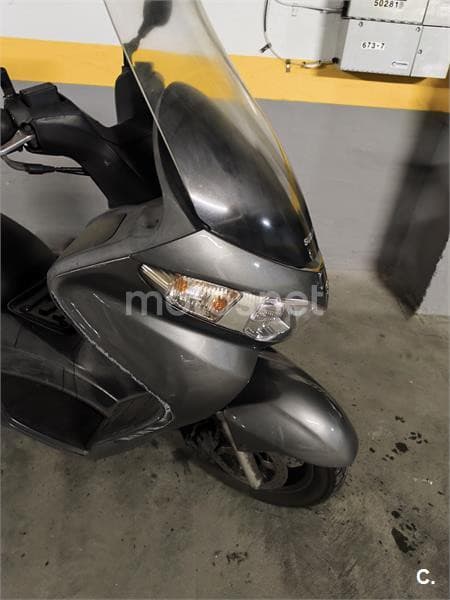 Suzuki BURGMAN 125 – Vista 3