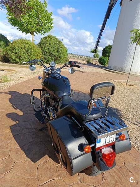 Triumph America 900 – Vista 5