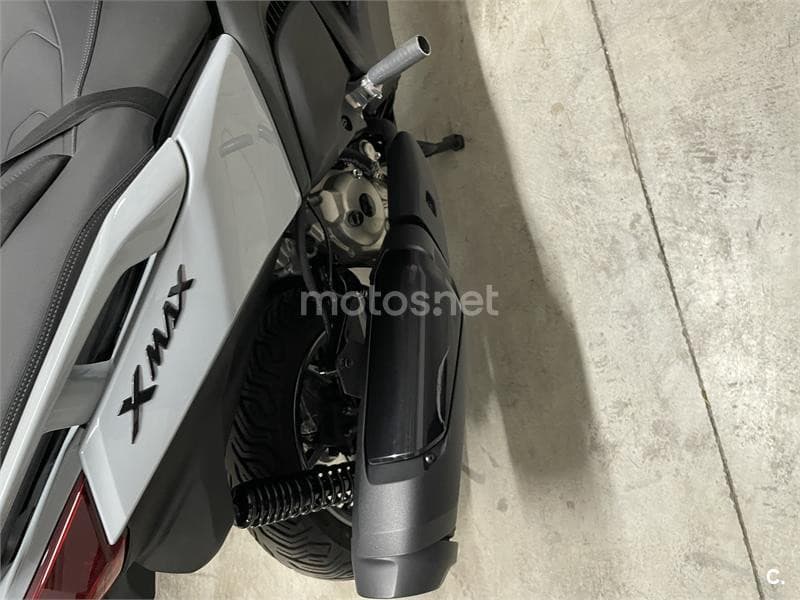 Yamaha XMAX 300 – Vista 8