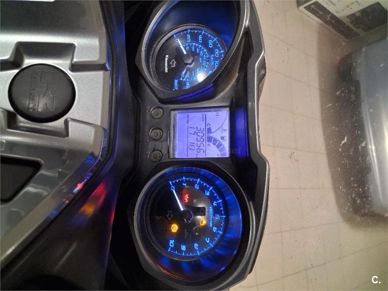 Kawasaki J 300 ABS – Vista 3