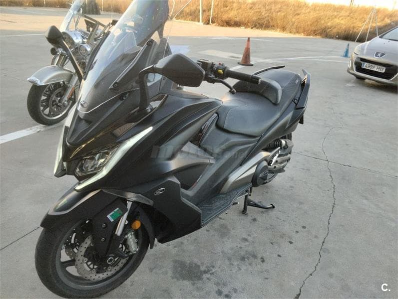 Kymco AK 550 – Vista 1