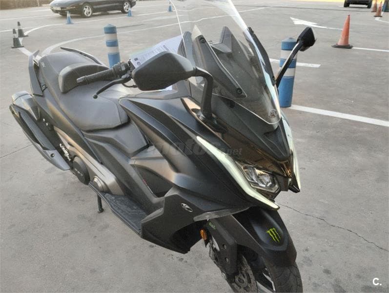 Kymco AK 550 – Vista 2