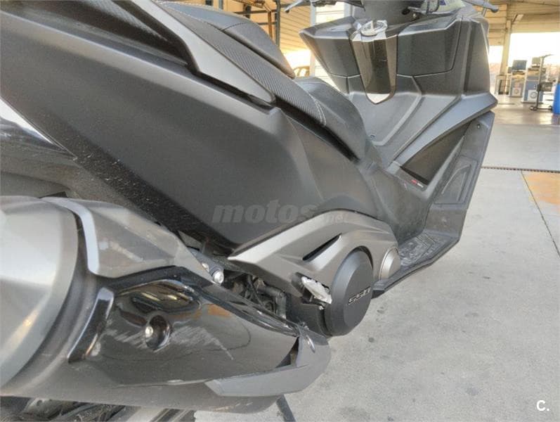 Kymco AK 550 – Vista 4