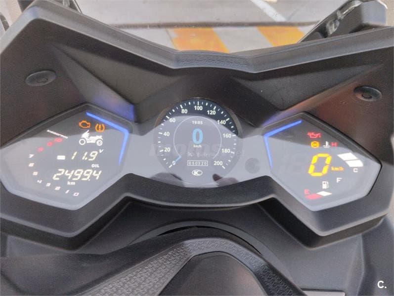 Kymco AK 550 – Vista 5