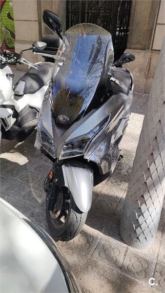 Kymco Grand Dink 300 – Vista 3