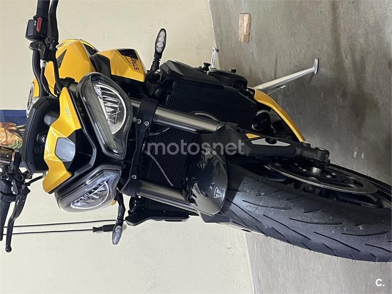Triumph Street Triple 765 – Vista 2