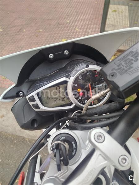 Triumph Street Triple ABS – Vista 4