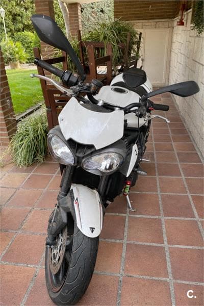 Triumph Street Triple – Vista 1
