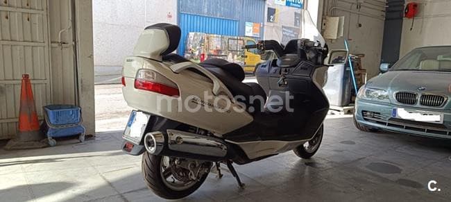 Suzuki BURGMAN 650 Executive – Vista 2