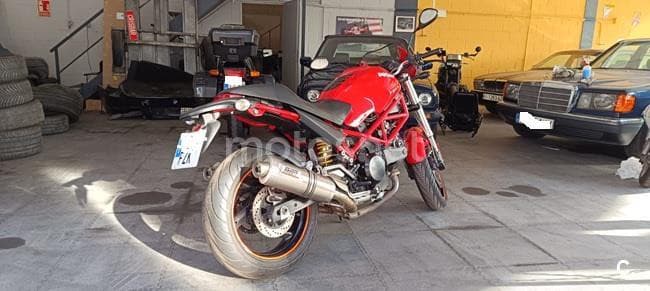 Ducati MONSTER 695 – Vista 2