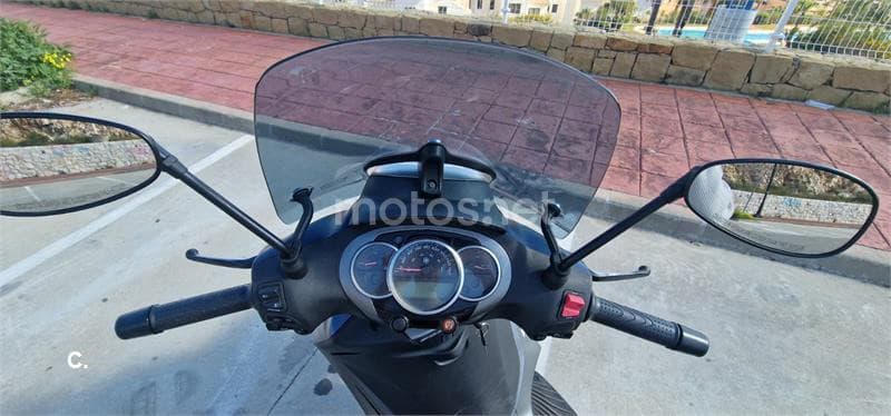 Piaggio Beverly 300 – Vista 9