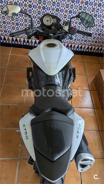 Kawasaki Z 750 – Vista 5