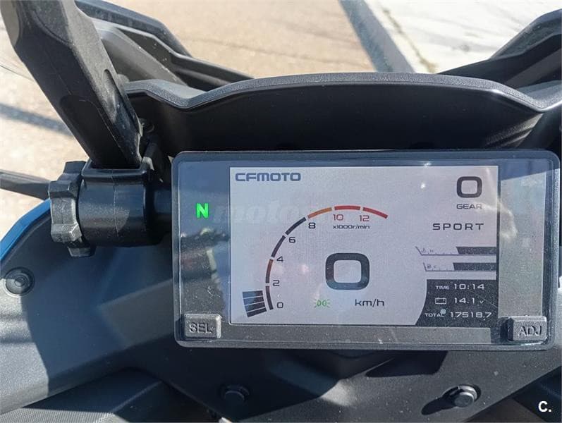 CFMOTO 400 NK – Vista 6