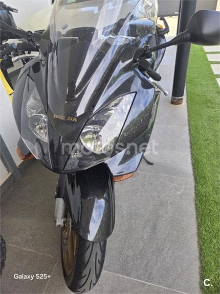 Honda VFR 800 FI ABS – Vista 3