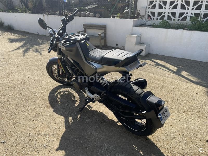 Husqvarna Svartpilen 125 – Vista 4