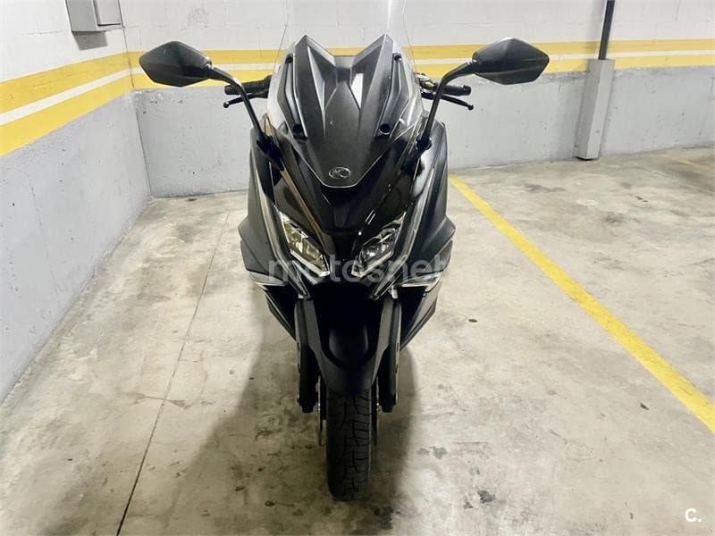 Kymco AK 550 – Vista 1