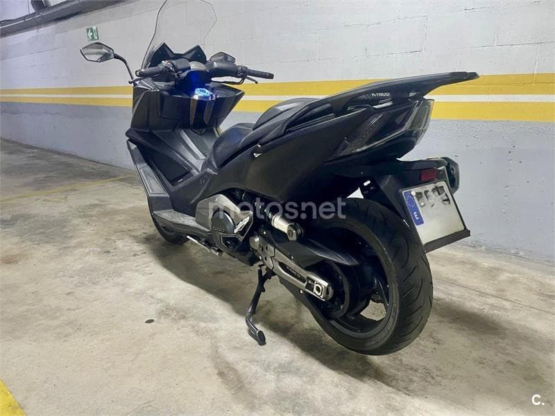 Kymco AK 550 – Vista 3