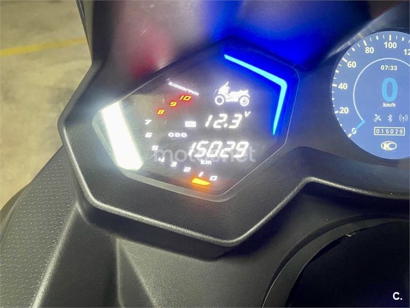 Kymco AK 550 – Vista 4