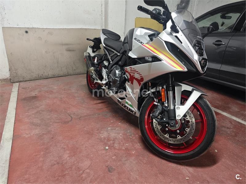 Suzuki GSX-8R – Vista 3