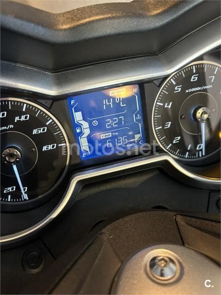 Yamaha XMAX 400 – Vista 8