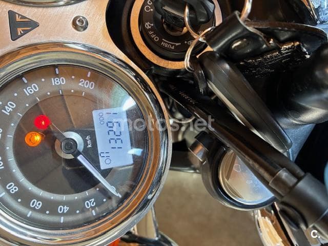 Triumph Bonneville – Vista 4