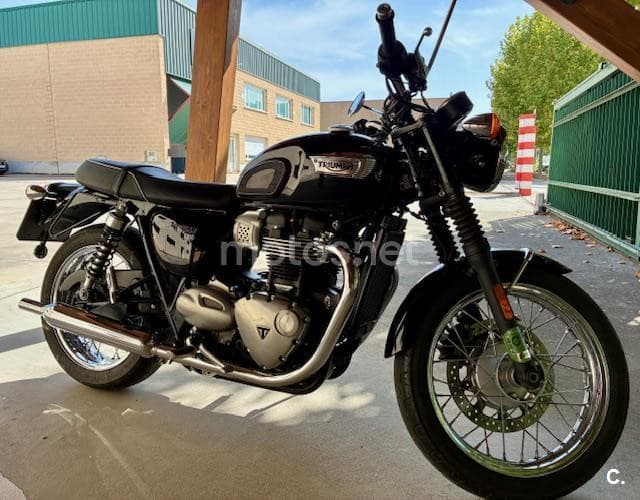 Triumph Bonneville – Vista 6